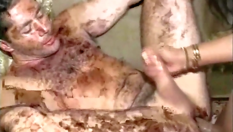 Sexy coupl maneuversd and fucking in the woods