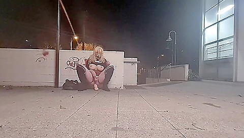 Sexy blonde pleasure gomez front of sex
