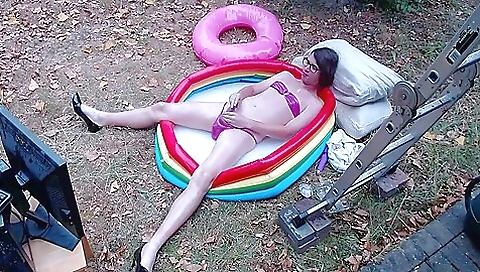 Mature woman love with a dildo